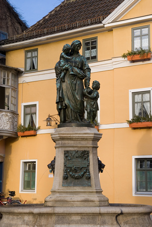 20070217-026  Statue in Weimar