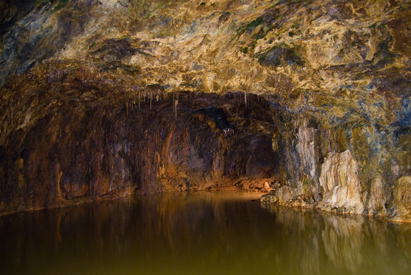 20070220-002  Diese Grotte steht als die farbenreichste Tropfsteinhöhle im Guinness-Buch der Rekorde